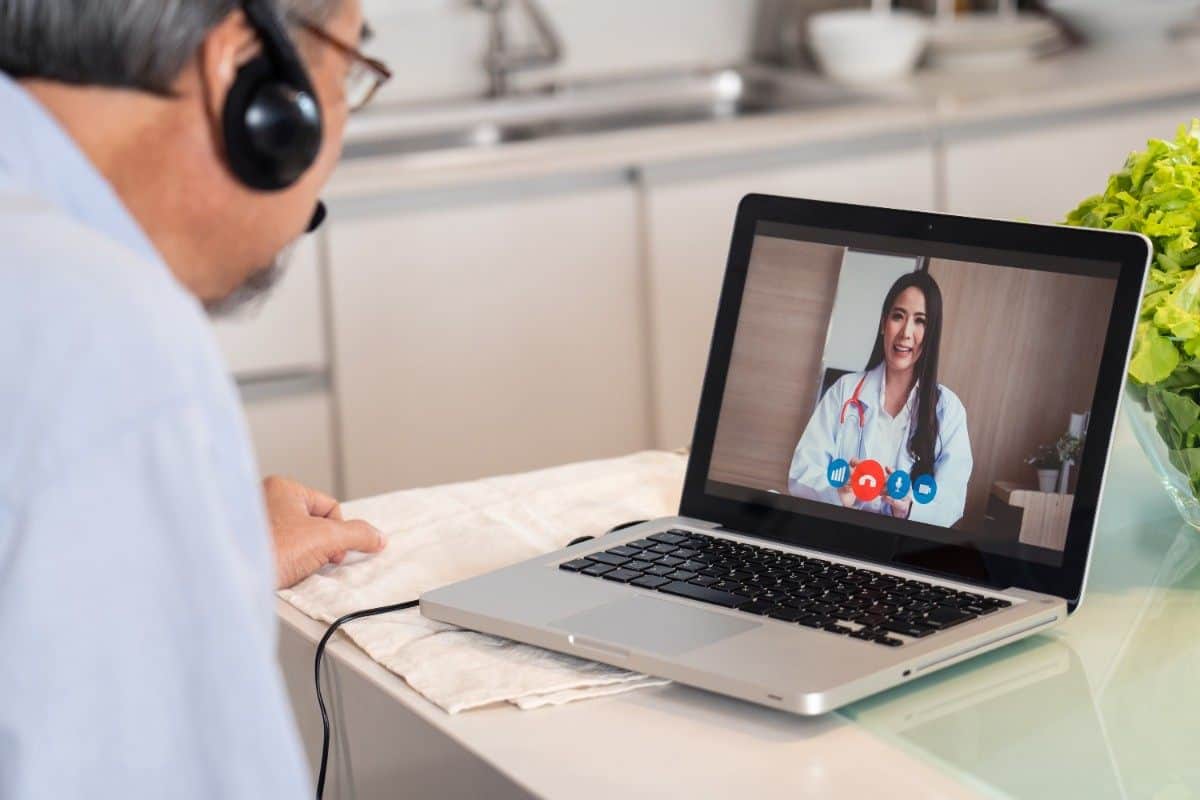 Teleconsultation in Singapore with a doctor through an online consultation